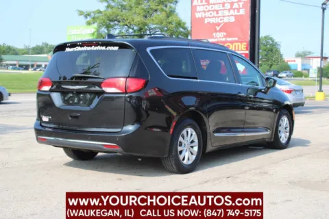 More photos of 2017 Chrysler Pacifica Touring-L at Your Choice Autos - Waukegan, IL