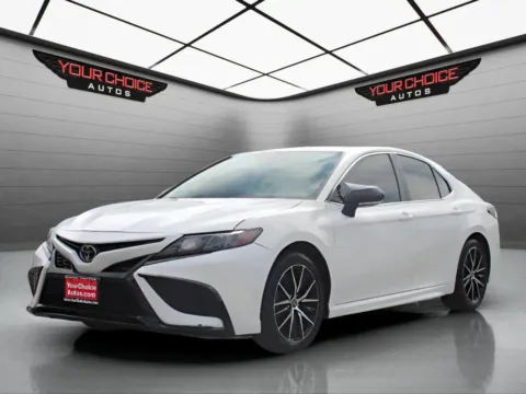 White 2022 Toyota Camry SE 4dr Sedan for sale in Waukegan, IL