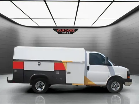More photos of 2009 GMC Savana Cutaway 3500 at Your Choice Autos - Waukegan, IL