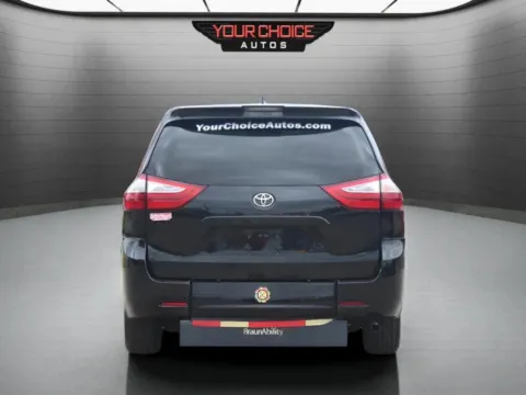 More photos of 2019 Toyota Sienna L 7 Passenger 4dr Mini Van at Your Choice Autos - Waukegan, IL