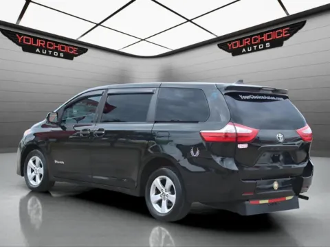 More photos of 2019 Toyota Sienna L 7 Passenger 4dr Mini Van at Your Choice Autos - Waukegan, IL
