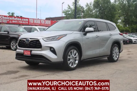Silver 2021 Toyota Highlander Limited 4dr SUV for sale in Waukegan, IL