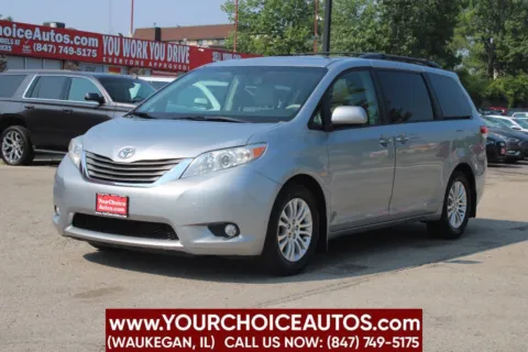 Silver 2014 Toyota Sienna XLE 7 Passenger Auto Access Seat 4dr Mini Van for sale in Waukegan, IL