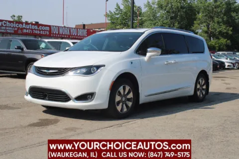 White 2018 Chrysler Pacifica Hybrid Limited for sale in Waukegan, IL