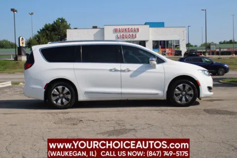 More photos of 2018 Chrysler Pacifica Hybrid Limited at Your Choice Autos - Waukegan, IL