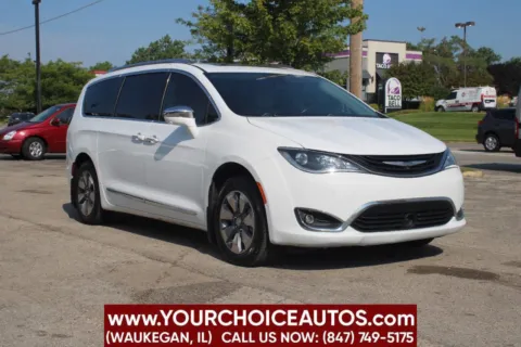 Another view of 2018 Chrysler Pacifica Hybrid Limited for sale in Waukegan, IL at Your Choice Autos - Waukegan