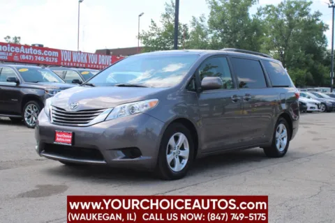 Gray 2015 Toyota Sienna LE 7 Passenger Auto Access Seat 4dr Mini Van for sale in Waukegan, IL