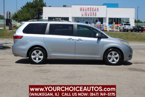 More photos of 2017 Toyota Sienna LE 7 Passenger Auto Access Seat 4dr Mini Van at Your Choice Autos - Waukegan, IL