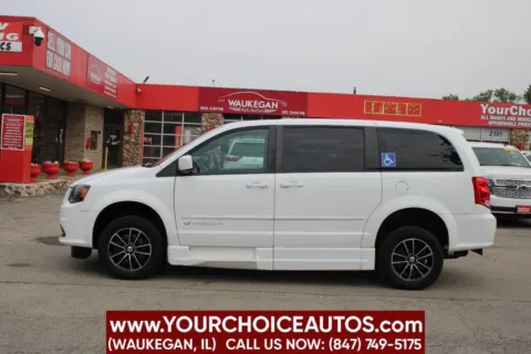 Another view of 2017 Dodge Grand Caravan SE Plus for sale in Waukegan, IL at Your Choice Autos - Waukegan