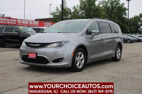 Silver 2017 Chrysler Pacifica Touring-L for sale in Waukegan, IL