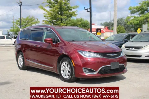 Another view of 2020 Chrysler Pacifica Touring L for sale in Waukegan, IL at Your Choice Autos - Waukegan