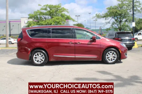 More photos of 2020 Chrysler Pacifica Touring L at Your Choice Autos - Waukegan, IL
