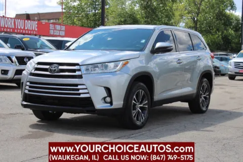 Silver 2019 Toyota Highlander LE 4dr SUV (3.5L V6) for sale in Waukegan, IL