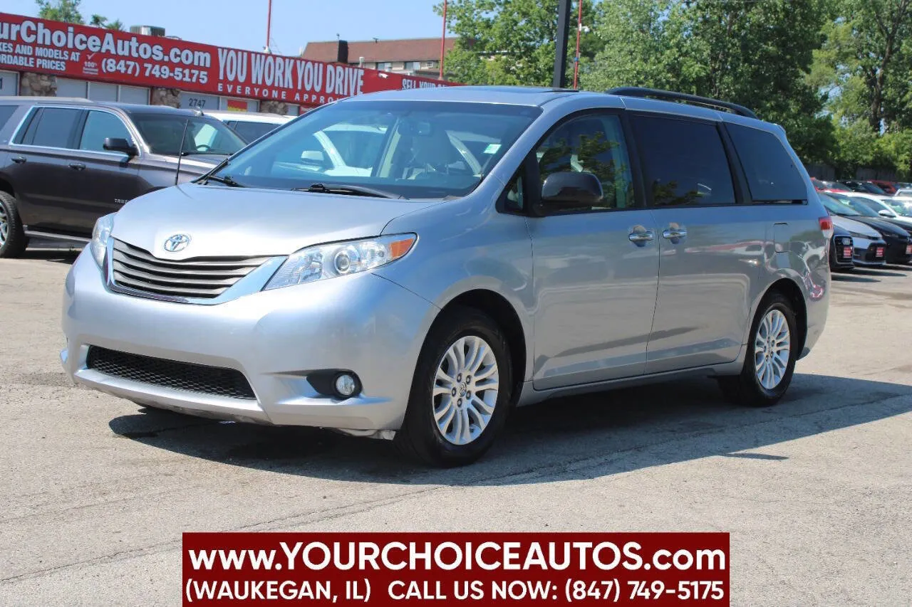 Silver 2013 Toyota Sienna XLE 8 Passenger 4dr Mini Van for sale in Waukegan, IL
