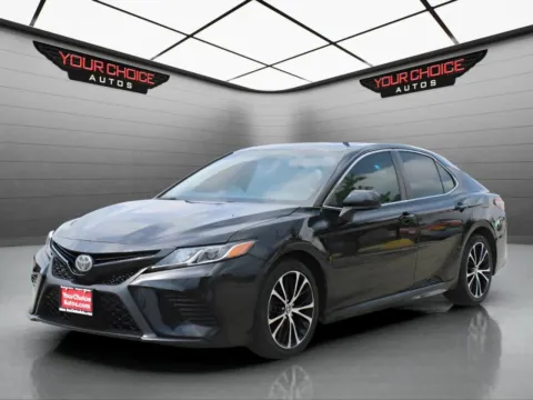 Black 2019 Toyota Camry SE 4dr Sedan for sale in Waukegan, IL
