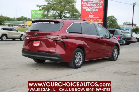 More photos of 2021 Toyota Sienna LE at Your Choice Autos - Waukegan, IL