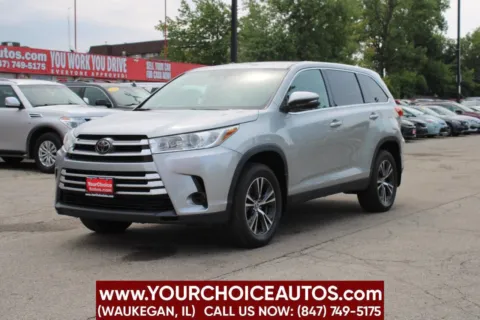 Silver 2019 Toyota Highlander LE AWD 4dr SUV for sale in Waukegan, IL