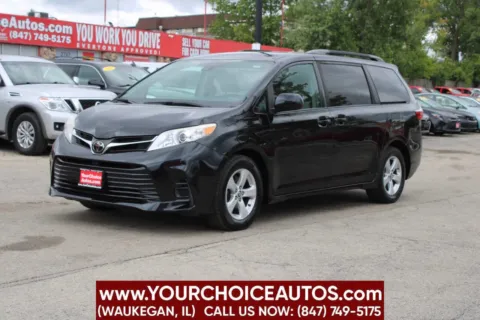 Black 2018 Toyota Sienna LE 8 Passenger 4dr Mini Van for sale in Waukegan, IL