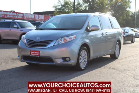 Silver 2017 Toyota Sienna XLE 7 Passenger AWD 4dr Mini Van for sale in Waukegan, IL