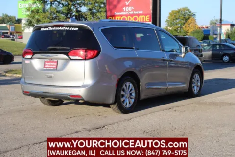 More photos of 2018 Chrysler Pacifica Touring L at Your Choice Autos - Waukegan, IL