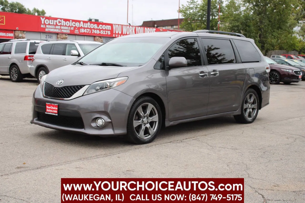 2017 Toyota Sienna SE 8 Passenger 4dr Mini Van for sale in Waukegan, IL