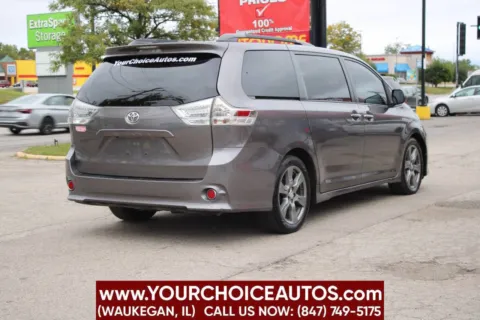 More photos of 2017 Toyota Sienna SE 8 Passenger 4dr Mini Van at Your Choice Autos - Waukegan, IL