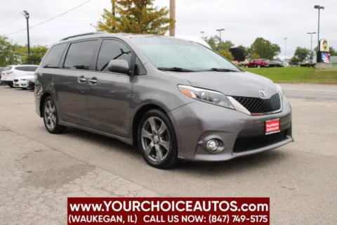 Another view of 2017 Toyota Sienna SE 8 Passenger 4dr Mini Van for sale in Waukegan, IL at Your Choice Autos - Waukegan
