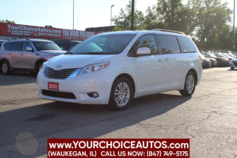 White 2015 Toyota Sienna XLE 8 Passenger 4dr Mini Van for sale in Waukegan, IL
