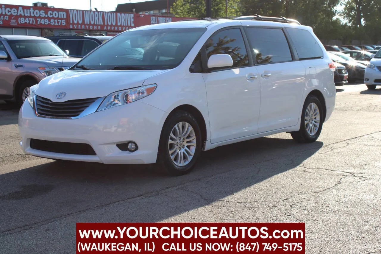 White 2014 Toyota Sienna XLE 8 Passenger 4dr Mini Van for sale in Waukegan, IL