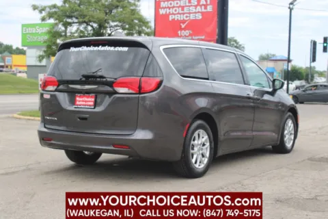More photos of 2017 Chrysler Pacifica LX at Your Choice Autos - Waukegan, IL