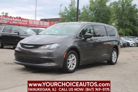 Gray 2017 Chrysler Pacifica LX for sale in Waukegan, IL