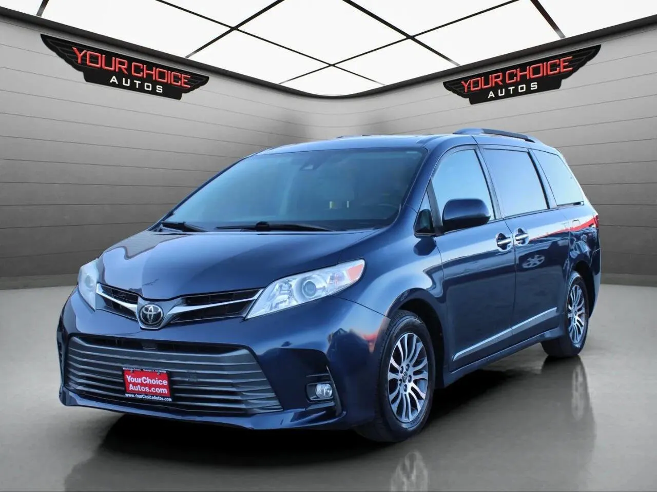 Blue 2019 Toyota Sienna XLE 8 Passenger 4dr Mini Van for sale in Waukegan, IL