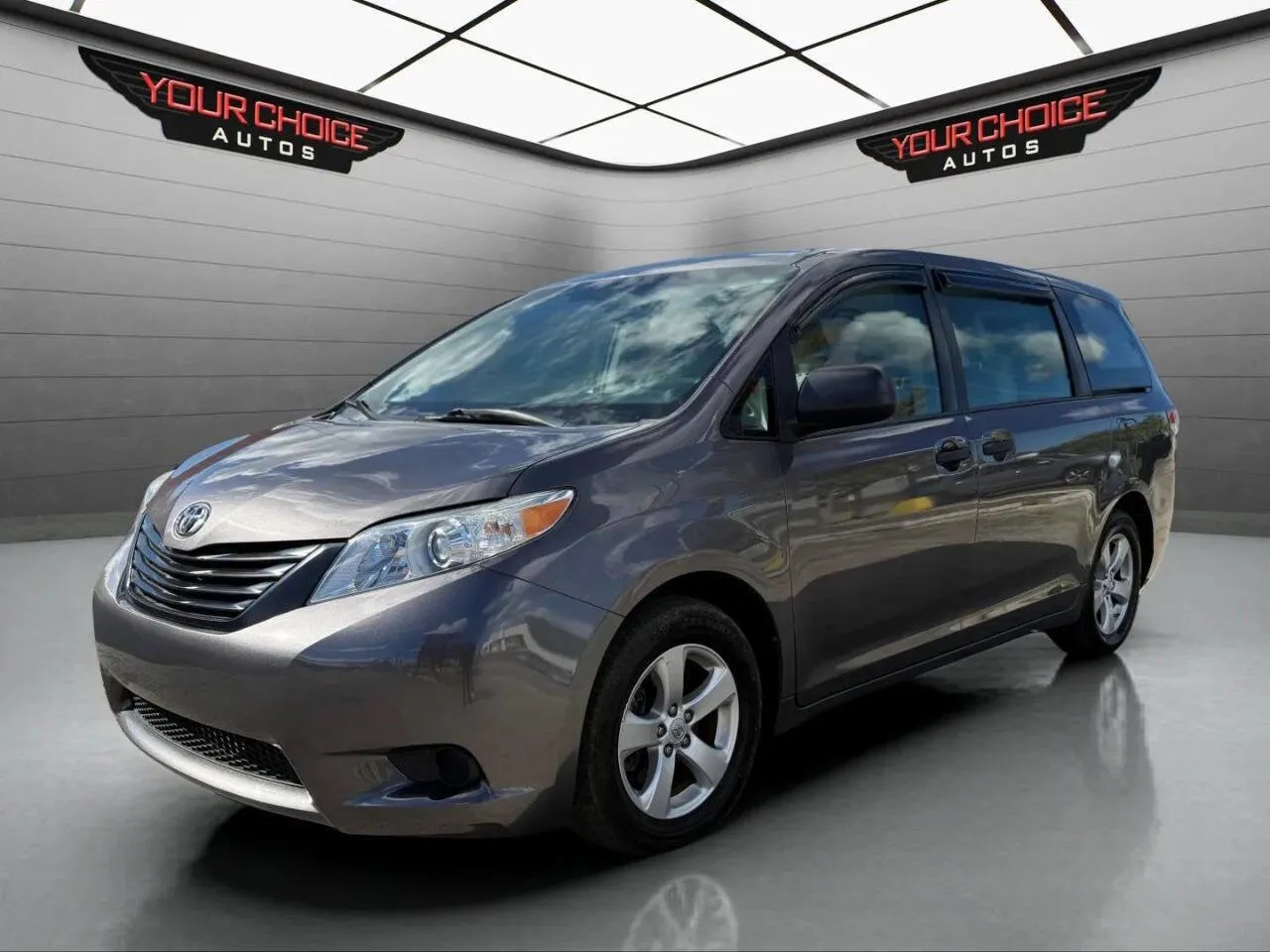 Gray 2013 Toyota Sienna L for sale in Waukegan, IL