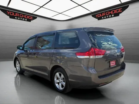 More photos of 2013 Toyota Sienna L at Your Choice Autos - Waukegan, IL