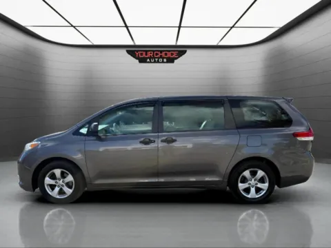 More photos of 2013 Toyota Sienna L at Your Choice Autos - Waukegan, IL