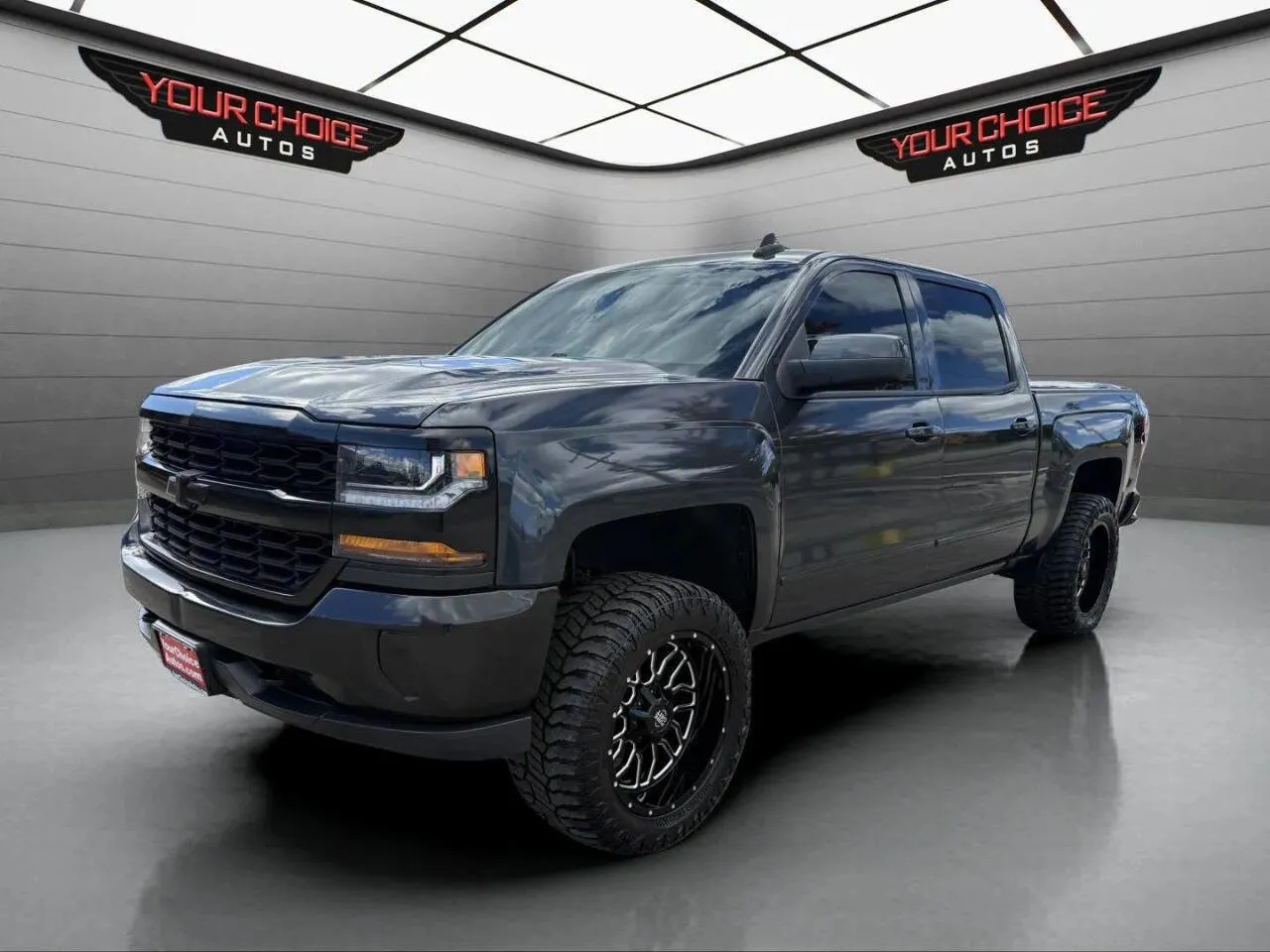 Gray 2017 Chevrolet Silverado 1500 LT for sale in Waukegan, IL