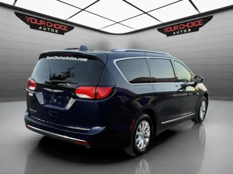 More photos of 2018 Chrysler Pacifica Touring L at Your Choice Autos - Waukegan, IL