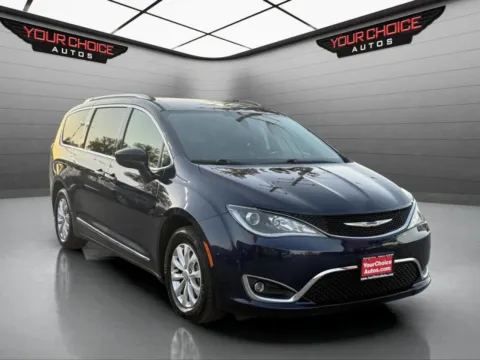 Photos of 2018 Chrysler Pacifica Touring L for sale in Waukegan, IL at Your Choice Autos - Waukegan