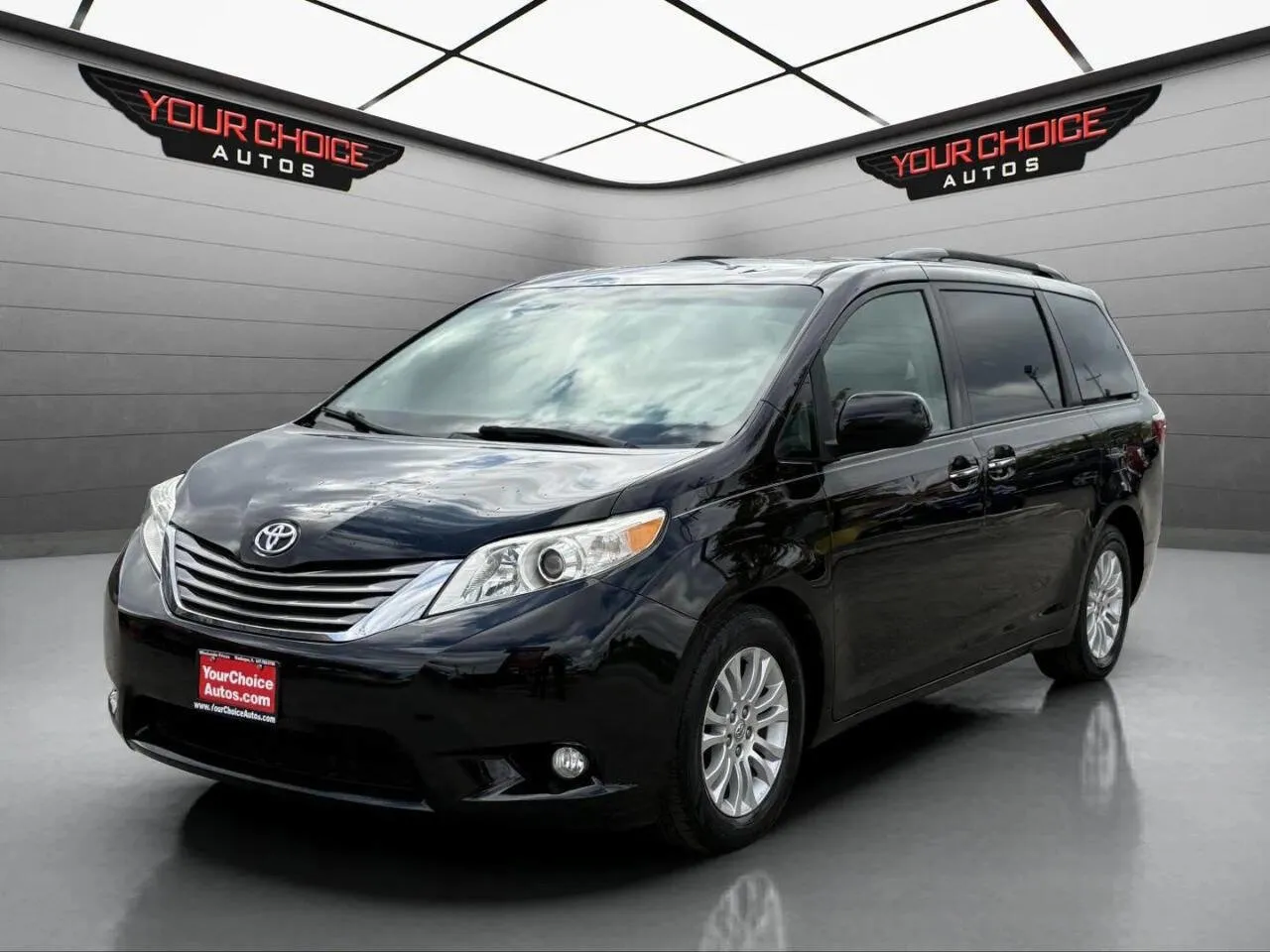 2016 Toyota Sienna XLE 8 Passenger 4dr Mini Van for sale in Waukegan, IL
