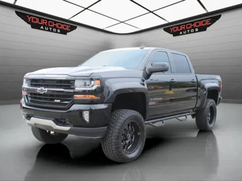 Black 2017 Chevrolet Silverado 1500 LT for sale in Waukegan, IL