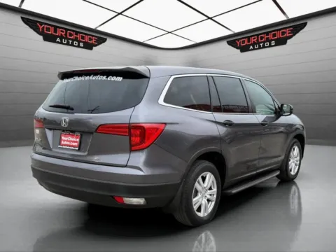 More photos of 2017 Honda Pilot LX at Your Choice Autos - Waukegan, IL