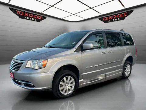 Photos of 2015 Chrysler Town & Country Touring for sale in Waukegan, IL at Your Choice Autos - Waukegan