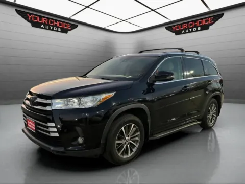 Black 2018 Toyota Highlander XLE AWD 4dr SUV for sale in Waukegan, IL