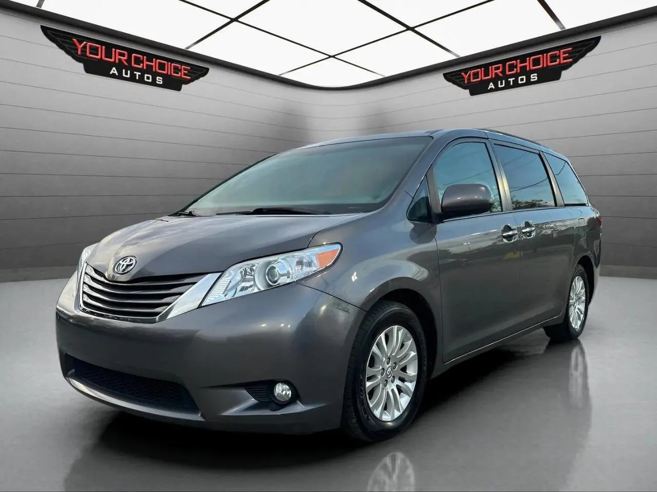 Unknown 2017 Toyota Sienna XLE 8 Passenger 4dr Mini Van for sale in Waukegan, IL
