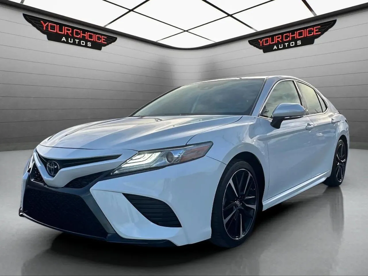White 2019 Toyota Camry XSE for sale in Waukegan, IL