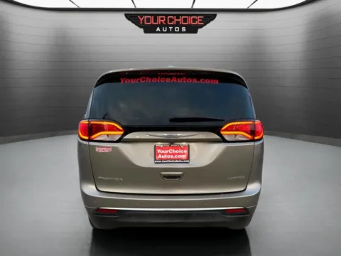 More photos of 2017 Chrysler Pacifica Limited at Your Choice Autos - Waukegan, IL