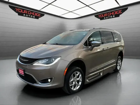 Photos of 2017 Chrysler Pacifica Limited for sale in Waukegan, IL at Your Choice Autos - Waukegan