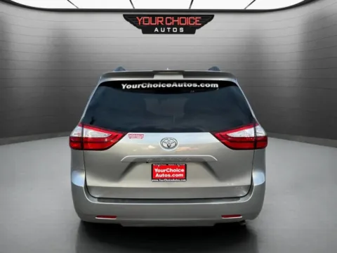 More photos of 2018 Toyota Sienna XLE 8 Passenger 4dr Mini Van at Your Choice Autos - Waukegan, IL