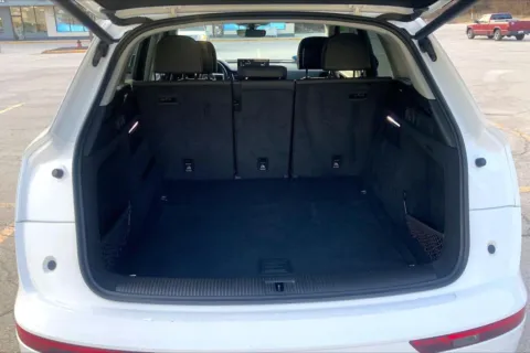 More photos of 2021 Audi Q5 Premium at Cable Dahmer Cadillac of Kansas City, MO