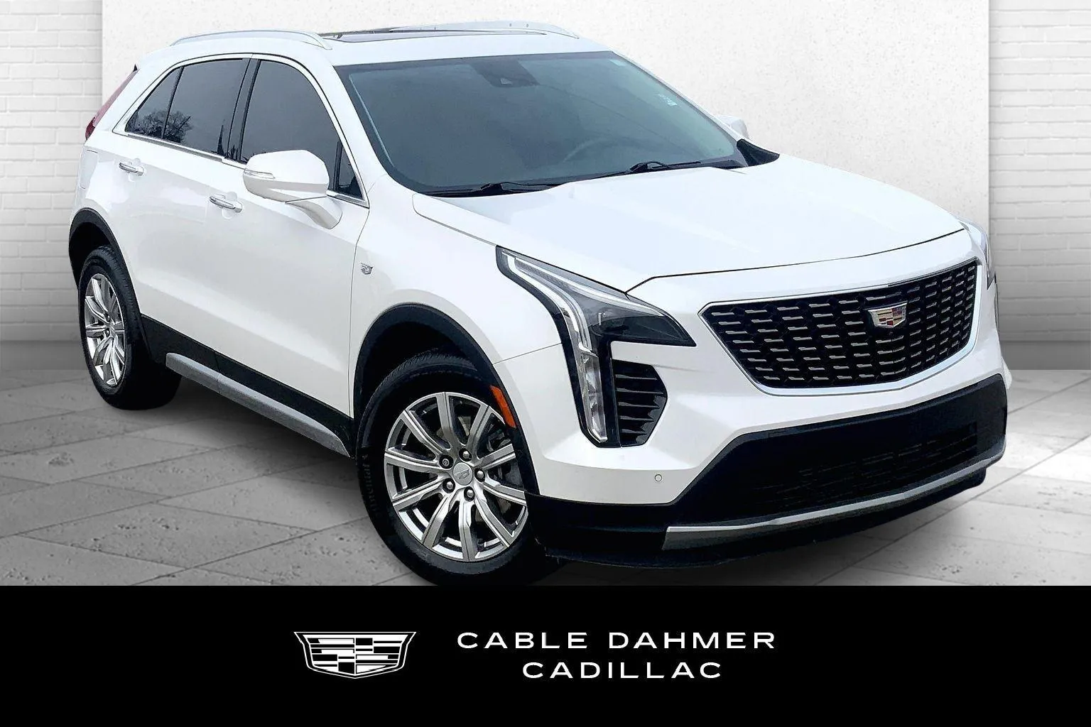 White 2022 Cadillac XT4 Premium Luxury for sale in Kansas City, MO